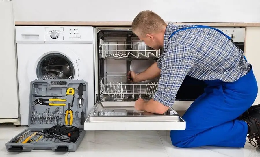 Yığılca Hotpoint servisi teknisyen ekibi beyaz eşya tamiri yaparken